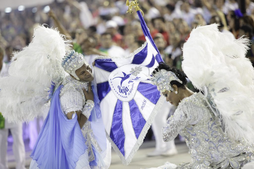 Mestre-sala da Beija-Flor se emociona ao dedicar desfile à própria mãe, em  coma há uma semana - Jornal O Globo